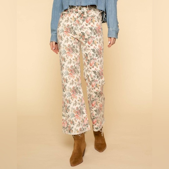 THE GREAT. Denim - The Great. Kick Bell Jean in Cream Enchanted Floral Size 25 Waist Cotton Pant